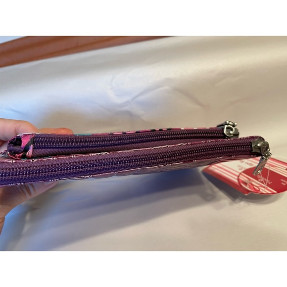 Modella’s 2pc Croc Set - Picture 7 of 16